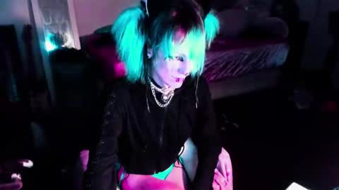 Tina Bates online show from September 20, 2025, 6:58 am