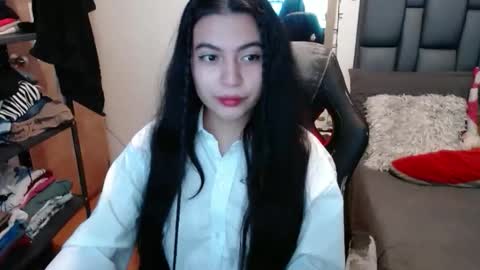 valentinasmith18 online show from February 2, 2026, 5:44 pm