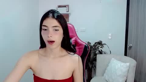 Snapshot of valentinasweet_ chatting on November 3, 2025, 12:46 am Valentina  online show from November 3, 2025, 12:46 am