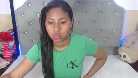 valentina vega online show from November 12, 2025, 4:02 am