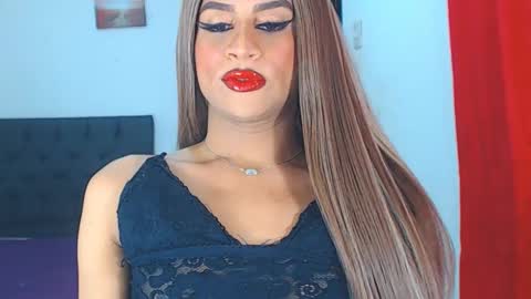 Snapshot of valentinaxxxdoll chatting on January 16, 2025, 1:37 am VALENTINA online show from January 16, 2025, 1:37 am