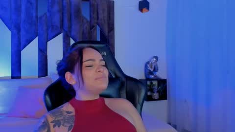   online show from September 17, 2025, 4:52 pm