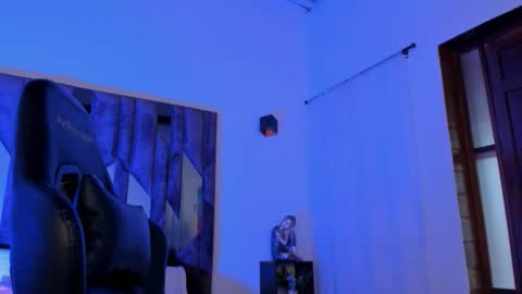   online show from September 18, 2025, 2:08 pm