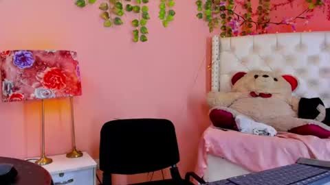 Snapshot of valentinee_xo chatting on June 19, 2026, 5:45 am valentinee_xo online show from June 19, 2026, 5:45 am