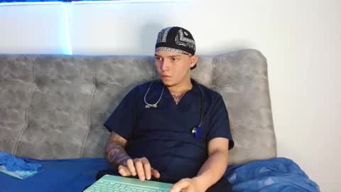 Snapshot of valentino_bel chatting on November 28, 2025, 4:15 am Nick online show from November 28, 2025, 4:15 am