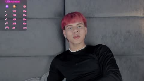 Snapshot of valentino_moon chatting on December 6, 2024, 2:46 am valentino moon online show from December 6, 2024, 2:46 am