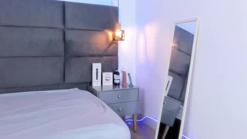 Snapshot of valentino_moon chatting on October 12, 2025, 2:43 am valentino moon online show from October 12, 2025, 2:43 am