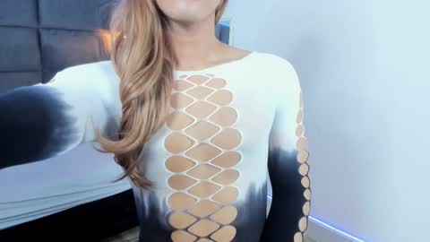 Snapshot of valentino_moon chatting on November 1, 2025, 2:46 am valentino moon online show from November 1, 2025, 2:46 am