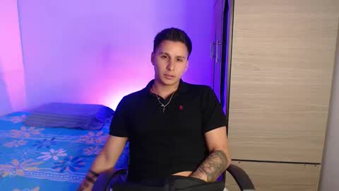 Snapshot of valentinosex_1 chatting on November 6, 2025, 8:32 pm VALENTINO online show from November 6, 2025, 8:32 pm