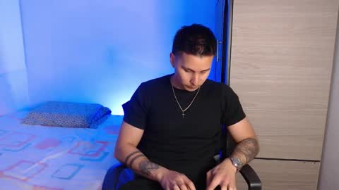 Snapshot of valentinosex_1 chatting on November 25, 2025, 9:48 pm VALENTINO online show from November 25, 2025, 9:48 pm