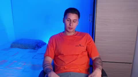 VALENTINO online show from December 21, 2025, 10:39 pm