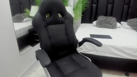 Snapshot of valeri_tafur chatting on November 8, 2025, 11:10 am valeri_tafur online show from November 8, 2025, 11:10 am