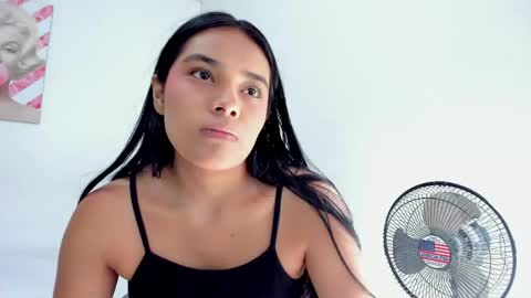 valeria_miller69 online show from April 30, 2026, 3:07 pm