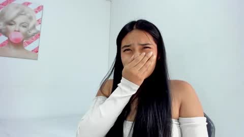valeria_miller69 online show from May 2, 2026, 2:33 pm