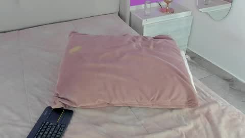 Snapshot of valeriah_ chatting on December 18, 2025, 12:00 pm Valeria online show from December 18, 2025, 12:00 pm
