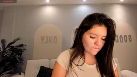 Snapshot of valeriaroldanx chatting on June 22, 2026, 11:40 am Valeria online show from June 22, 2026, 11:40 am