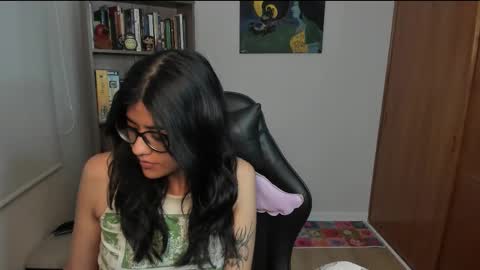 Val  online show from February 10, 2026, 12:04 am