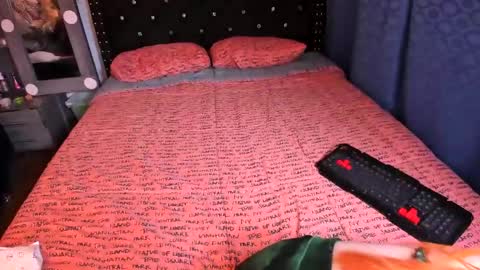 Snapshot of valerie_luxe_ chatting on February 6, 2025, 11:43 am valerie luxe online show from February 6, 2025, 11:43 am