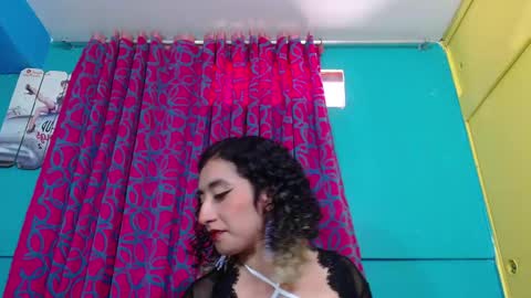 Snapshot of valerie_mase chatting on February 19, 2026, 9:33 pm vale online show from February 19, 2026, 9:33 pm