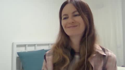 valerie_rose777 online show from November 1, 2025, 8:11 pm