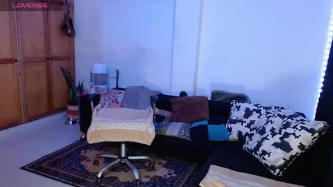 Snapshot of valerie_smile chatting on January 27, 2025, 11:32 am Valerie online show from January 27, 2025, 11:32 am