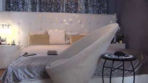 Valerie online show from December 20, 2025, 12:23 pm