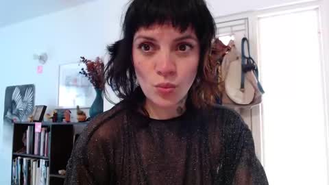 valeriees_ online show from February 23, 2026, 4:04 pm