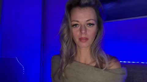 Valerie  online show from December 5, 2025, 9:00 pm