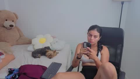 Juli C online show from October 22, 2025, 12:44 am