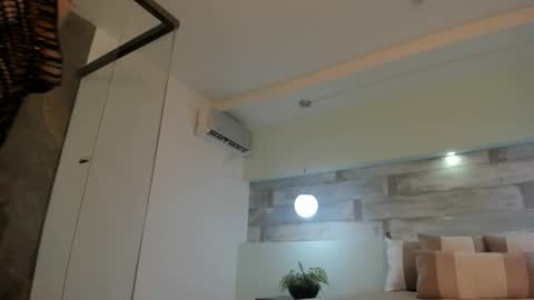 valeriiee21 online show from January 6, 2026, 11:29 pm