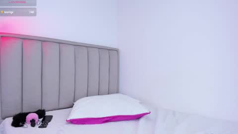 Cris  online show from February 19, 2025, 3:16 pm