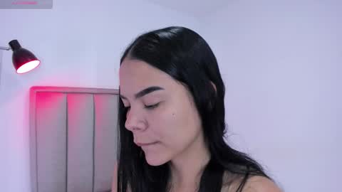 Cris  online show from November 25, 2025, 3:28 am