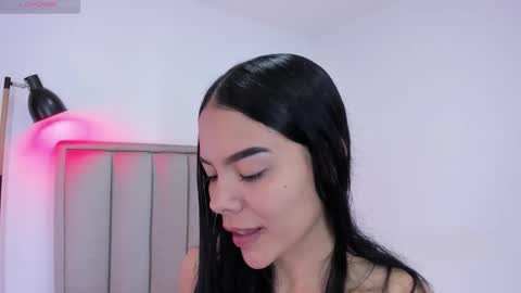 Cris  online show from December 14, 2025, 11:59 am