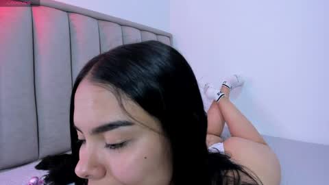 Cris  online show from April 23, 2026, 3:36 pm