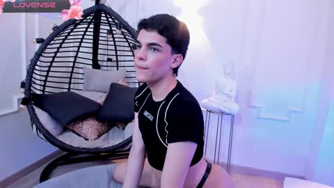 Snapshot of valery_hil chatting on December 2, 2024, 11:18 pm Thomy online show from December 2, 2024, 11:18 pm