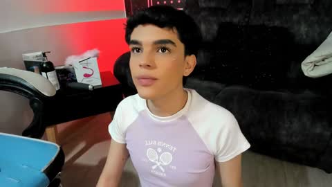 Snapshot of valery_hil chatting on January 19, 2025, 8:30 pm Thomy online show from January 19, 2025, 8:30 pm