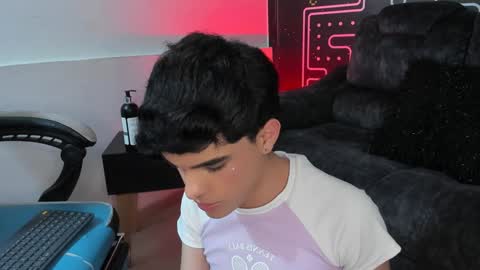 Snapshot of valery_hil chatting on January 20, 2025, 12:15 am Thomy online show from January 20, 2025, 12:15 am