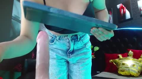 Snapshot of valery_meer_ chatting on December 18, 2024, 3:11 pm Valeria online show from December 18, 2024, 3:11 pm