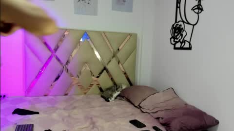 valery_sweet04 online show from May 20, 2026, 10:05 pm
