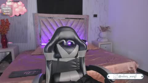 Val online show from November 6, 2025, 11:44 am