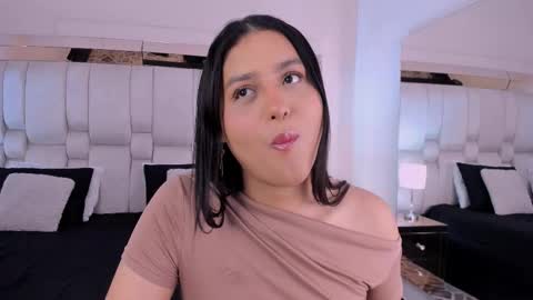 valerycooper23 online show from December 19, 2025, 7:54 pm