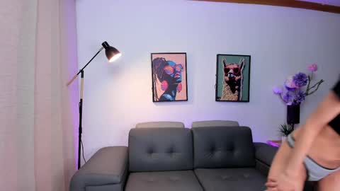 Snapshot of valeryrivas_ chatting on April 17, 2026, 7:50 pm Valery Rivas online show from April 17, 2026, 7:50 pm