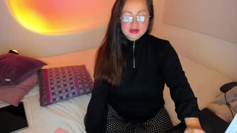 Snapshot of valeryvass_07 chatting on December 20, 2024, 6:08 am My name is Valery... Nice to meet you  thumb up me please its important online show from December 20, 2024, 6:08 am