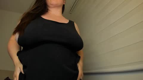 Snapshot of valeryvass_07 chatting on February 28, 2025, 3:59 am My name is Valery... Nice to meet you  thumb up me please its important online show from February 28, 2025, 3:59 am