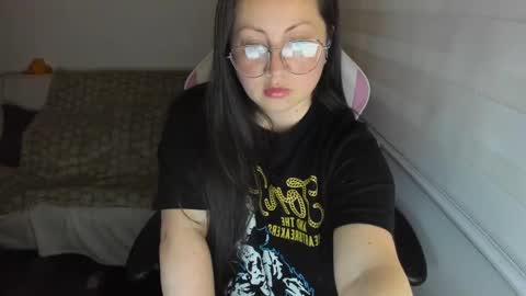 Snapshot of valeryvass_07 chatting on November 3, 2025, 11:26 pm My name is Valery... Nice to meet you  thumb up me please its important online show from November 3, 2025, 11:26 pm