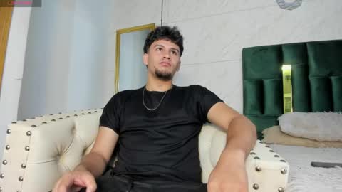 Valentino online show from April 26, 2026, 12:25 pm