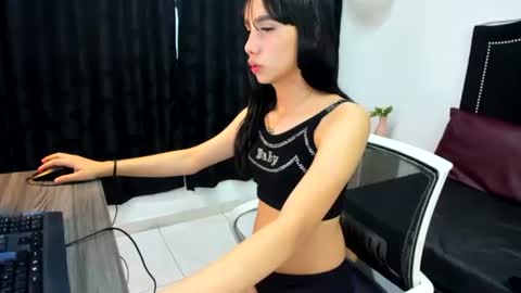 Snapshot of valey_nicole chatting on June 14, 2026, 10:45 pm valey_nicole online show from June 14, 2026, 10:45 pm