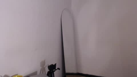 VALIENTE  online show from April 7, 2026, 3:51 am