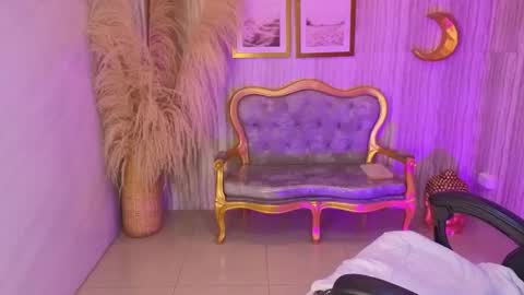 Valkiria  online show from November 4, 2025, 1:21 pm