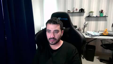 Snapshot of vallartamexi chatting on October 31, 2025, 10:00 pm Roberto Carlos online show from October 31, 2025, 10:00 pm